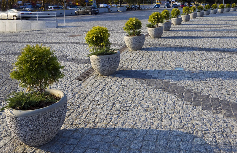 Donice betonowe - kiedy potrzebujemy zieleni w mieście